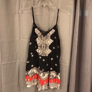 Fun patterned Romper WITH pockets 😍